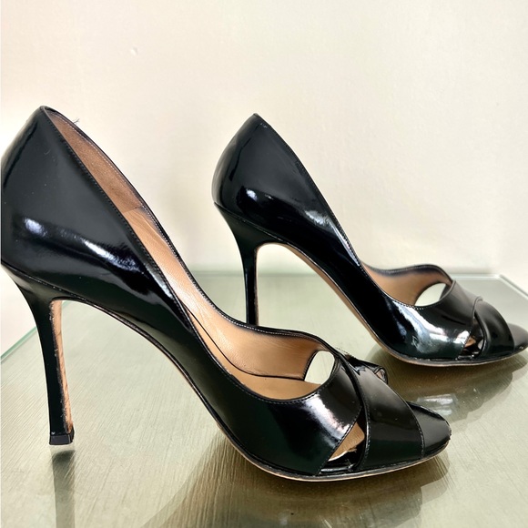 Manolo Blahnik Black Patent leather M-Puspapi  size 37.5  (7.5) - Picture 4 of 10